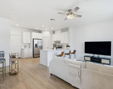 7959 N 53rd Avenue - Photo Thumbnail 1