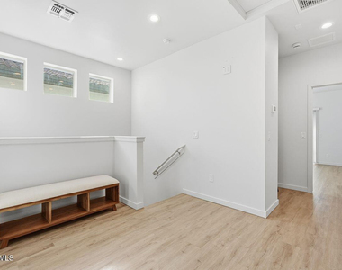 7959 N 53rd Avenue - Photo Thumbnail 11