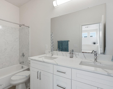 7959 N 53rd Avenue - Photo Thumbnail 16