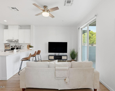 7959 N 53rd Avenue - Photo Thumbnail 4