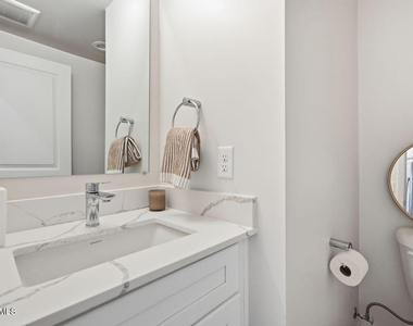 7959 N 53rd Avenue - Photo Thumbnail 10