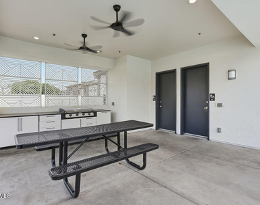 7959 N 53rd Avenue - Photo Thumbnail 31