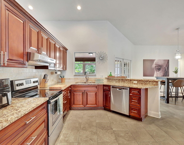 13805 Sheffield Street - Photo Thumbnail 9