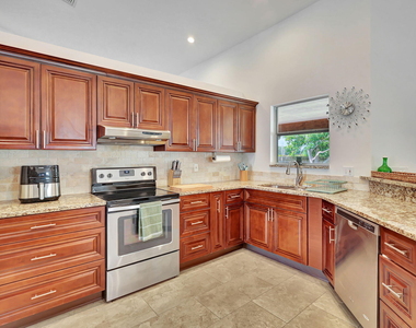 13805 Sheffield Street - Photo Thumbnail 7