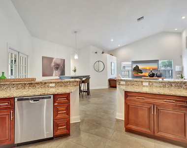 13805 Sheffield Street - Photo Thumbnail 10