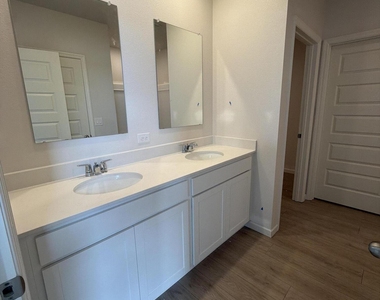 1434 Garabaldi Circle Se - Photo Thumbnail 2