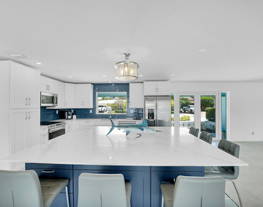3431 Ne 26th Avenue - Photo Thumbnail 6