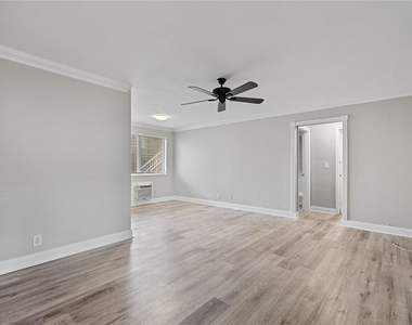 2130 Ne 42nd Court - Photo Thumbnail 7
