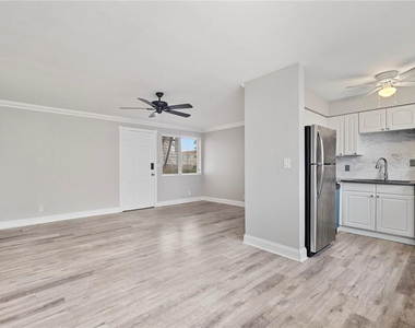 2130 Ne 42nd Court - Photo Thumbnail 5