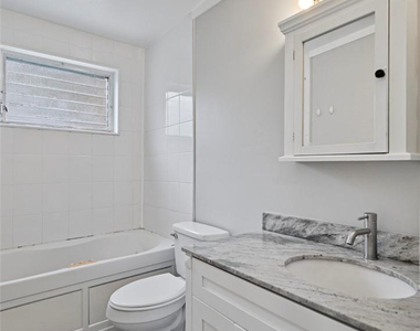2130 Ne 42nd Court - Photo Thumbnail 11