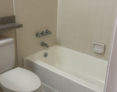 1131 Se Parrish Court - Photo Thumbnail 4