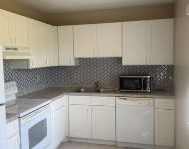 1131 Se Parrish Court - Photo Thumbnail 3