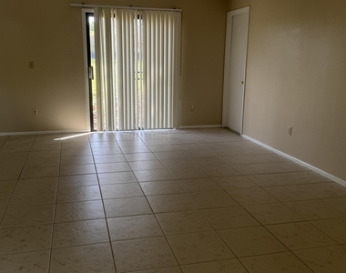 1131 Se Parrish Court - Photo Thumbnail 1