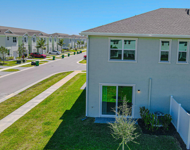 503 Se Rivergrass Street - Photo Thumbnail 4