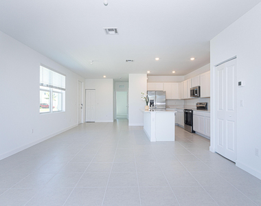 503 Se Rivergrass Street - Photo Thumbnail 15