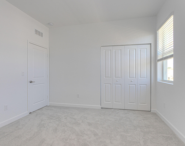 503 Se Rivergrass Street - Photo Thumbnail 38