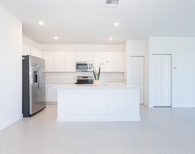 503 Se Rivergrass Street - Photo Thumbnail 14