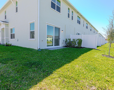 503 Se Rivergrass Street - Photo Thumbnail 7