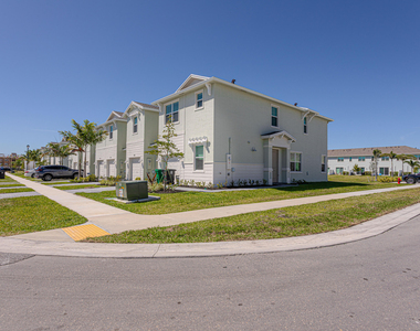 503 Se Rivergrass Street - Photo Thumbnail 6