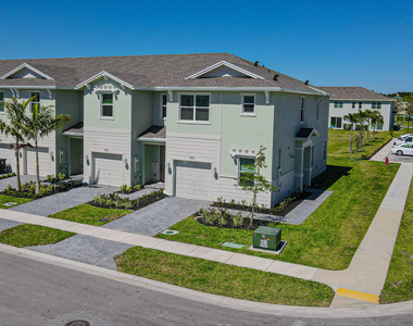 503 Se Rivergrass Street - Photo Thumbnail 3