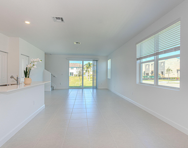 503 Se Rivergrass Street - Photo Thumbnail 13