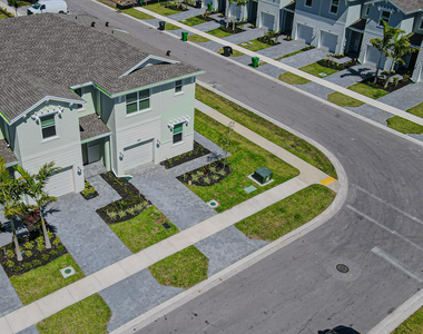 503 Se Rivergrass Street - Photo Thumbnail 1
