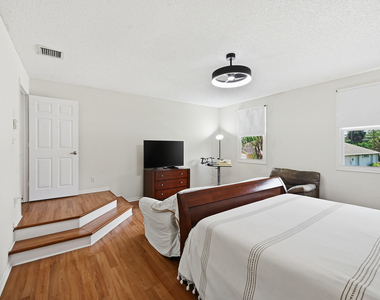 15073 Oak Chase Court - Photo Thumbnail 28