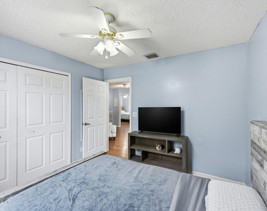 15073 Oak Chase Court - Photo Thumbnail 32