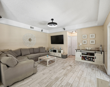 15073 Oak Chase Court - Photo Thumbnail 12