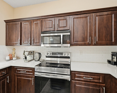 15073 Oak Chase Court - Photo Thumbnail 9