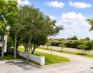 711 Sw 148th Avenue - Photo Thumbnail 11