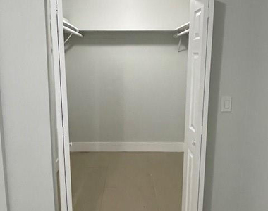 12322 Ne 6th Avenue - Photo Thumbnail 5