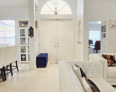 15056 Temple Boulevard - Photo Thumbnail 2