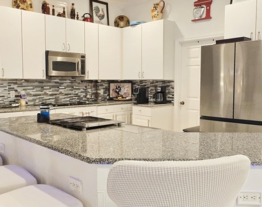 15056 Temple Boulevard - Photo Thumbnail 9