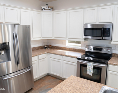 16062 W Tohono Drive - Photo Thumbnail 13