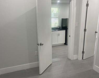 12322 Ne 6th Avenue - Photo Thumbnail 11