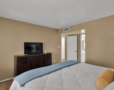 8649 E Royal Palm Road - Photo Thumbnail 15