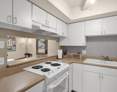 8649 E Royal Palm Road - Photo Thumbnail 9