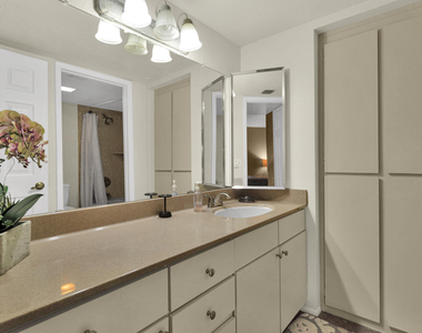 8649 E Royal Palm Road - Photo Thumbnail 16