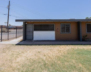 2115 W Devonshire Avenue - Photo Thumbnail 1