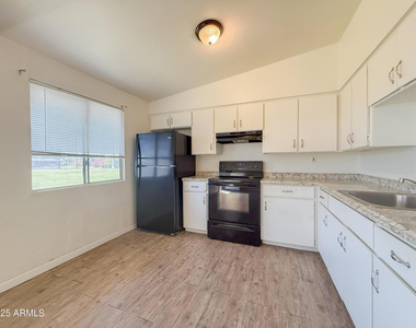 2123 W Devonshire Avenue - Photo Thumbnail 7