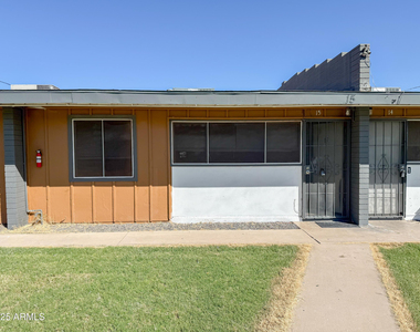 2123 W Devonshire Avenue - Photo Thumbnail 1