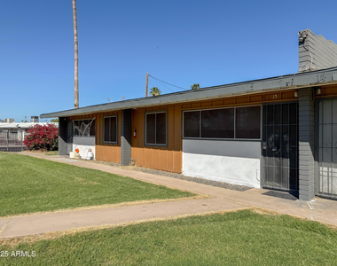 2123 W Devonshire Avenue - Photo Thumbnail 2