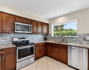 2034 Nw 52nd Street - Photo Thumbnail 12