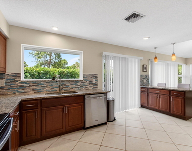 2034 Nw 52nd Street - Photo Thumbnail 13