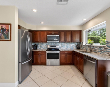 2034 Nw 52nd Street - Photo Thumbnail 10