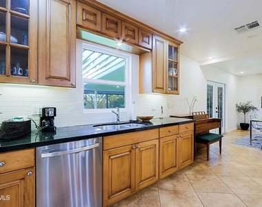 4645 E Windsor Avenue - Photo Thumbnail 11