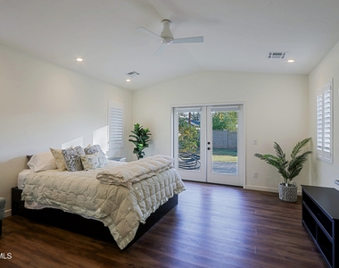 4645 E Windsor Avenue - Photo Thumbnail 14