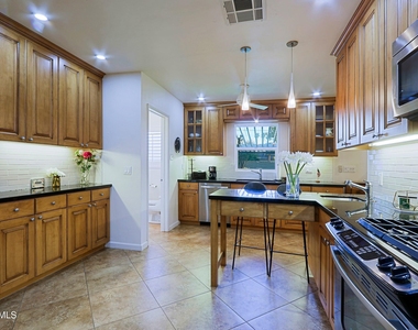4645 E Windsor Avenue - Photo Thumbnail 9