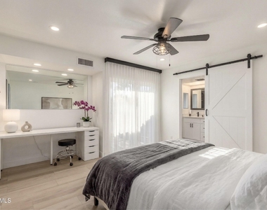 2529 N Miller Road - Photo Thumbnail 4